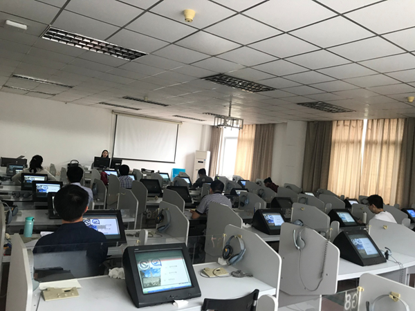 9 吴雅琦老师为3044永利集团官网公派出国教师开展国别培训_副本.png